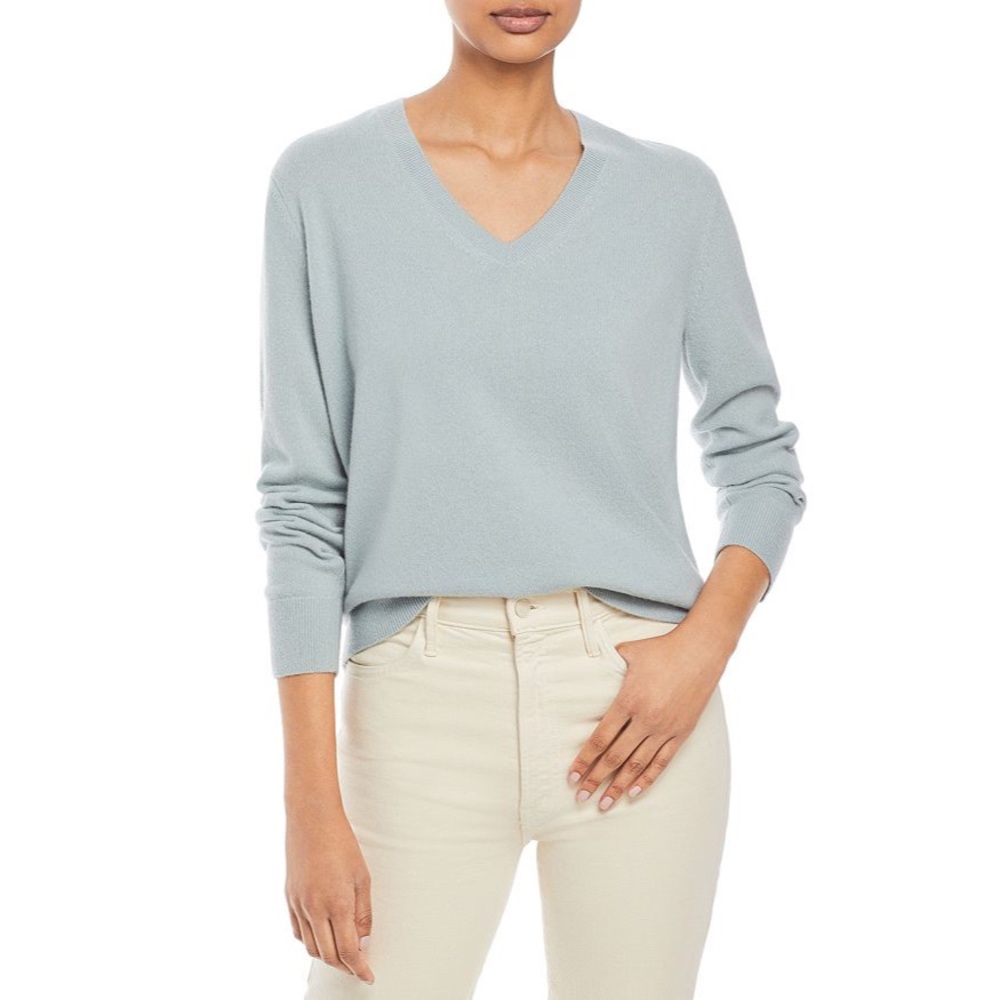 Vince v-neck Cashmere Sweater size M NWT
